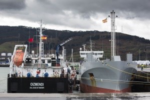 Ship to ship refuelling