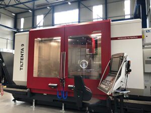 The moving-column machining centre TILTENTA 9-3600 is a versatile 5-axis machining centre can machine workpieces up to 2600 mm.