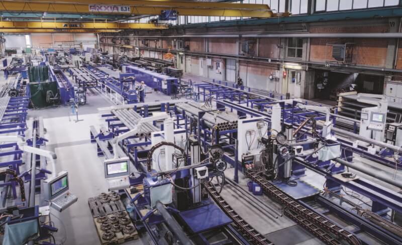 The automatic tube welding facility at the Lindlar site.