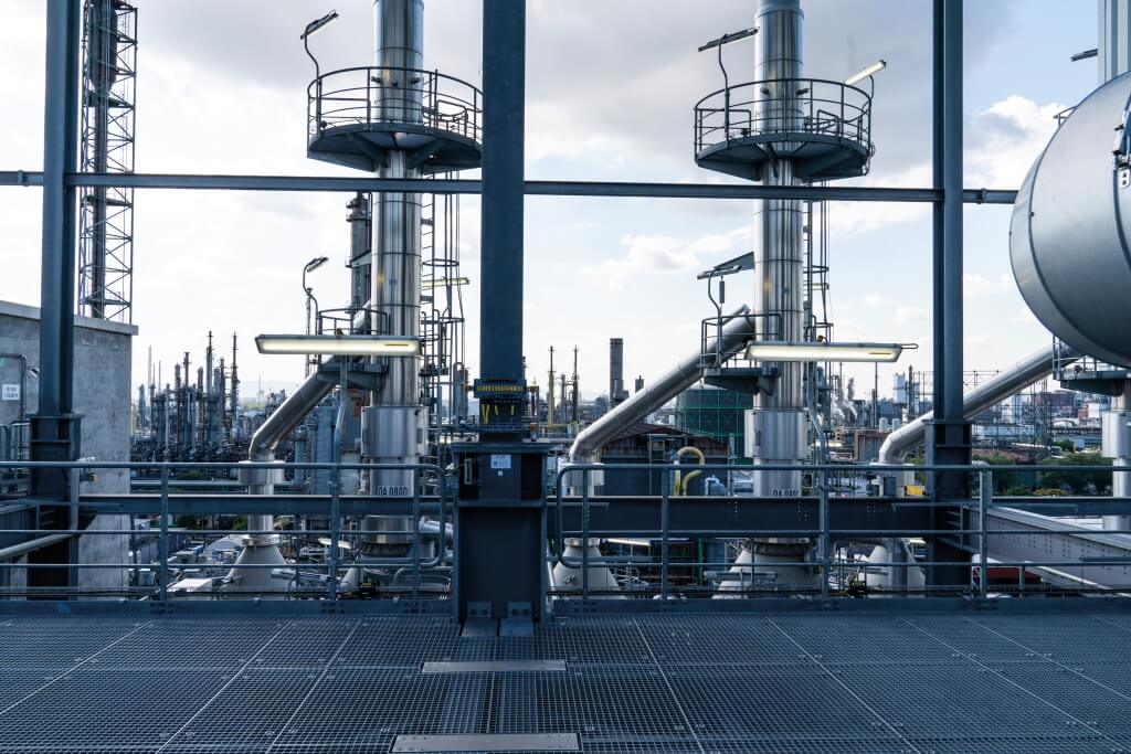 Around 20 plants at the BASF Ludwigshafen site use acetylene as a chemical building block and starting material for products used in the automotive, pharma, construction, consumer goods and textile industries. Photo: BASF FE.