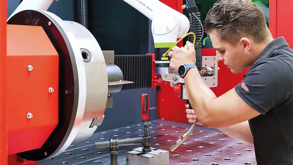 Cobot welding cells make automated welding, even of small batch sizes, cost-effective.