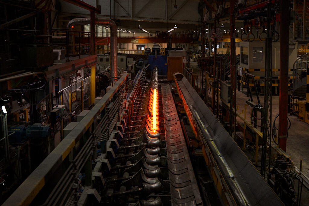 Tube being extruded at Alleima’s site in Sandviken, Sweden.