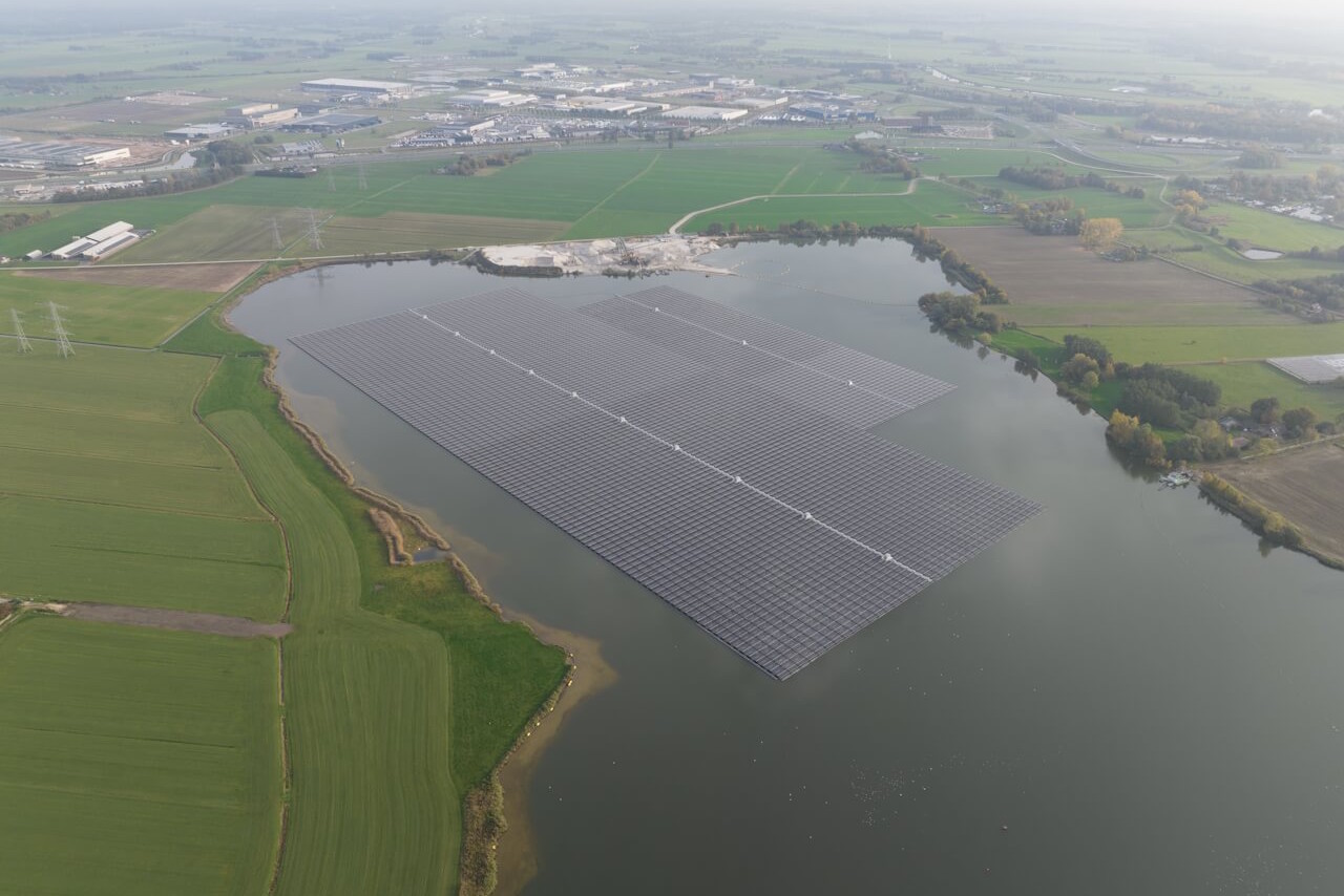floating solar park in Zwolle NL dreamstime_xxl_261056459 Largest floating solar park in Europe on a sand extraction lake, Bomhofsplas in Zwolle, The Netherlands.
