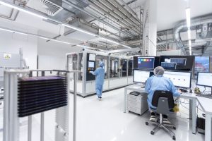 The automated inline solar cell tester in the PV-TEC with its master computer for advanced analysis of the measurement data. Photo: Fraunhofer ISE / Dirk Mahler.