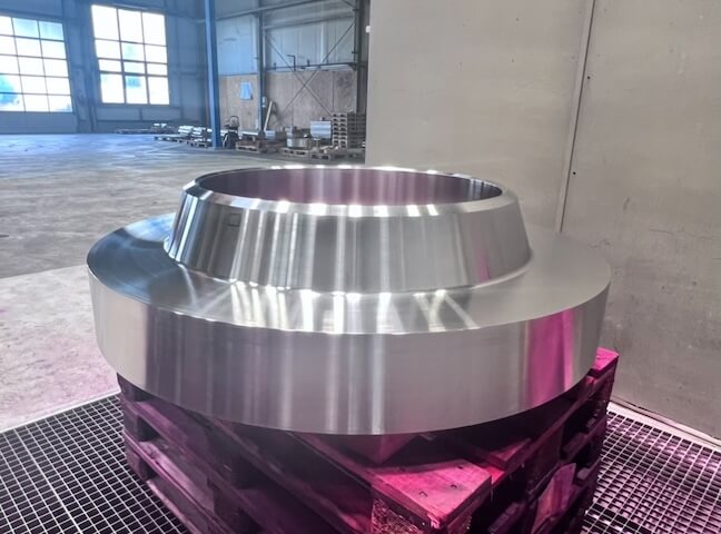 This flange, seamlessly forged from Alloy 625, has a forging weight of approximately 3,000 kg. This flange, seamlessly forged from Alloy 625, has a forging weight of approximately 3,000 kg.