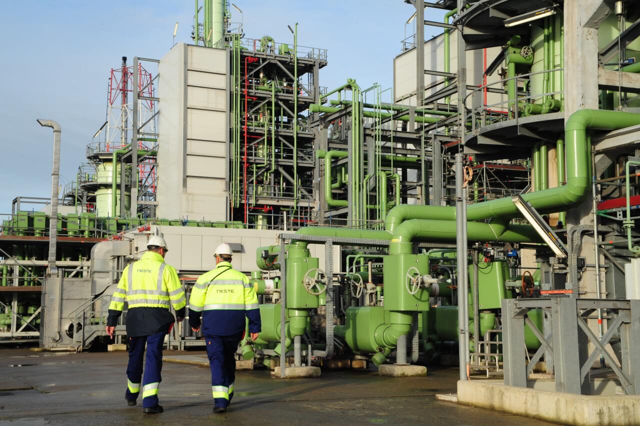 Working with challenging crude oil provided valuable insights that later proved invaluable during the development of pre-treatment technologies for vegetable-based waste streams. Working with challenging crude oil provided valuable insights that later proved invaluable during the development of pre-treatment technologies for vegetable-based waste streams.