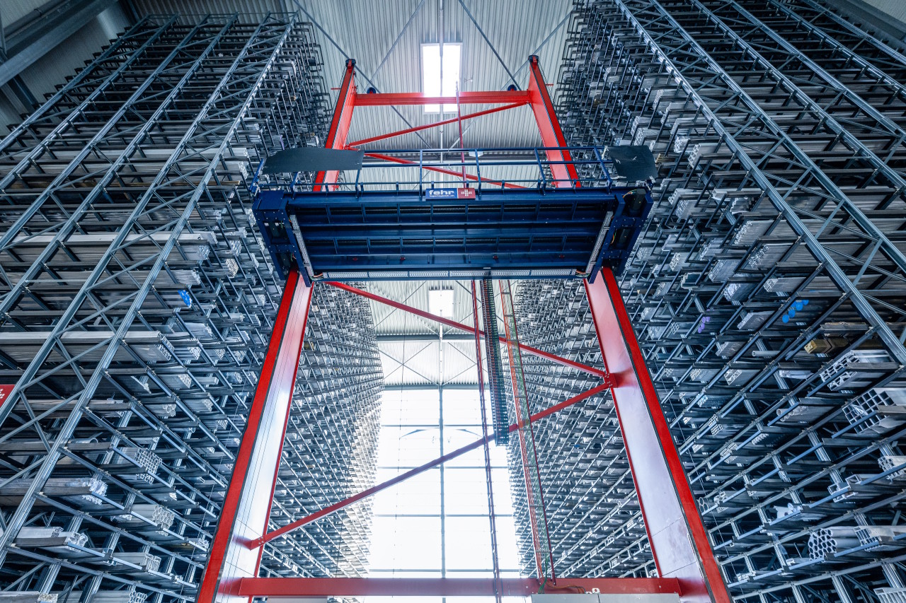 In recent years, Voss has built three large, high-density high-bay storage warehouses equipped with fully automated stocking systems. Photo: Timo Lutz Team für Industriefotografie.