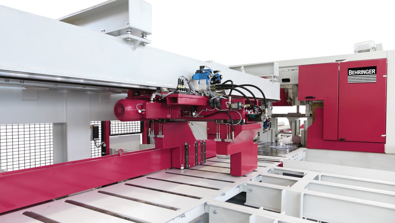 Voss is establishing a dedicated cutting centre to cut bars and heavy material into individual lengths. Photo: Timo Lutz Team für Industriefotografie.